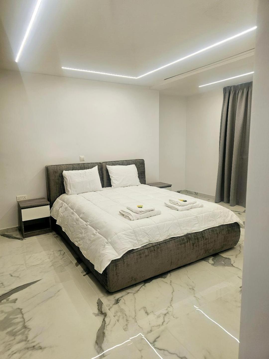 Deluxe Apartment Paphos Exterior foto